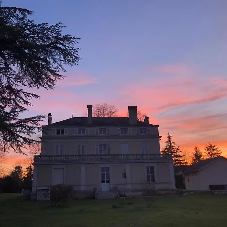 La Maison Au Cedre Bed & Breakfast *