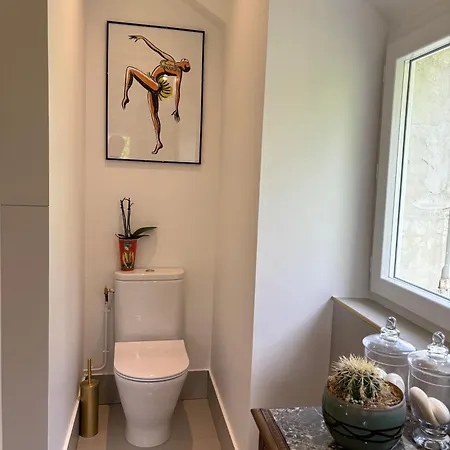 La Maison Au Cèdre Bed & Breakfast 4*