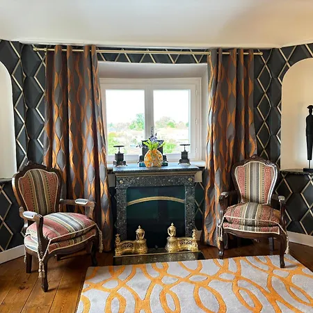 La Maison Au Cedre Bed & Breakfast *