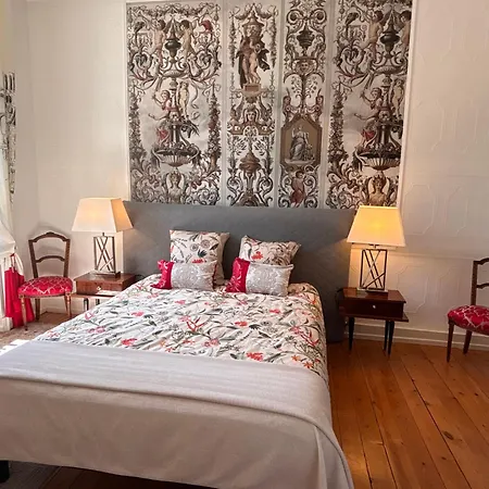 La Maison Au Cedre Bed & Breakfast 4*